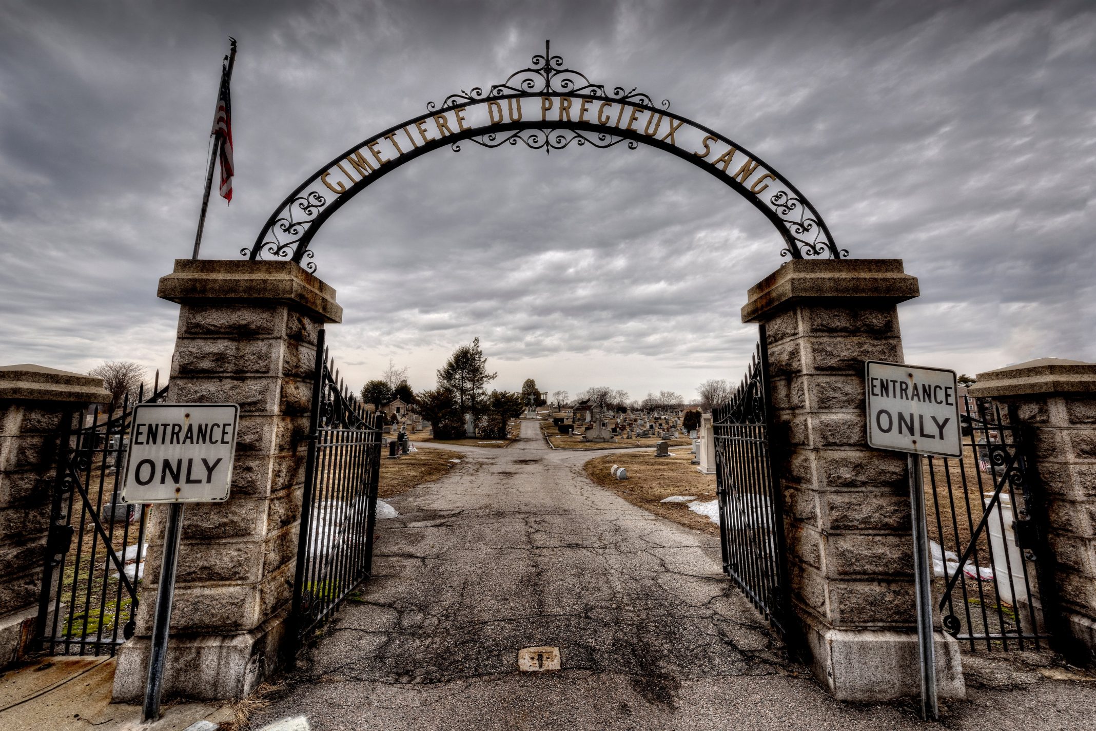 Top 10 Haunted Graveyards Around the Globe i Top Ten List