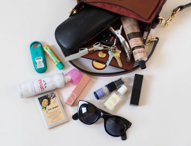 Top 10 Things Every Girl Should Have in Her Purse Top 10 Things Every Girl Should Have in Her Purse