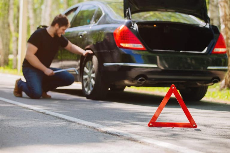 Top 10 Things You Should Keep in Your Car for Emergencies Top 10 Things You Should Keep in Your Car for Emergencies